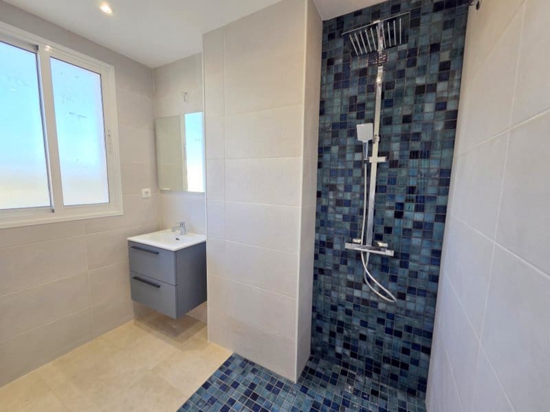 3 soverom Leilighet til salgs i La Duquesa / Puerto de la Duquesa med svømmebasseng garasje - € 339 000 (Ref: 9819252)