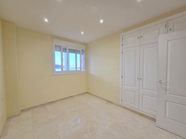3 chambre Appartement à vendre à La Duquesa / Puerto de la Duquesa, Manilva avec piscine garage - 339 000 € (Ref: 9819252)