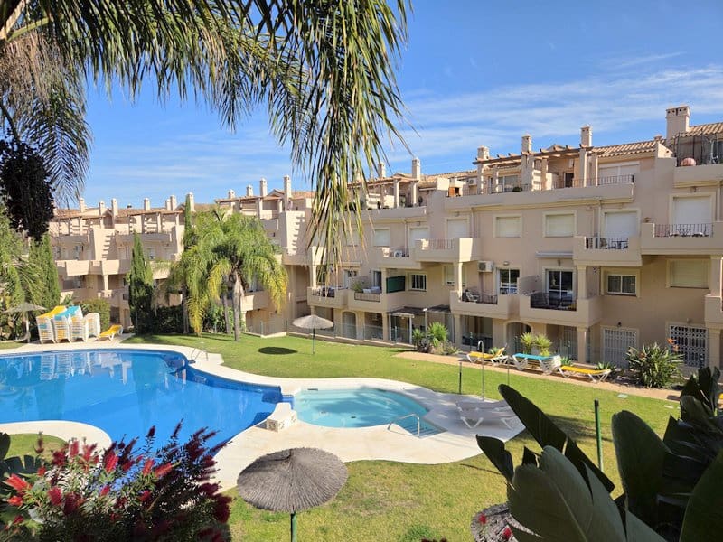 3 soverom Leilighet til salgs i La Duquesa / Puerto de la Duquesa med svømmebasseng garasje - € 339 000 (Ref: 9819252)