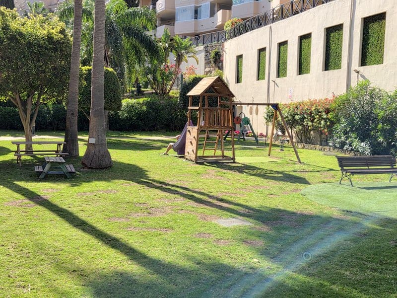 3 soverom Leilighet til salgs i La Duquesa / Puerto de la Duquesa med svømmebasseng garasje - € 339 000 (Ref: 9819252)
