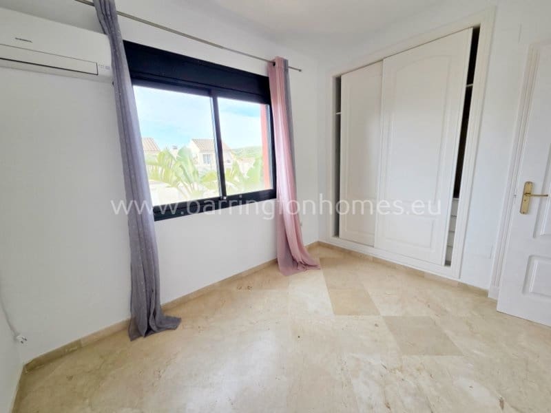 3 soverom Hus til salgs i La Duquesa / Puerto de la Duquesa med svømmebasseng - € 299 000 (Ref: 9821038)