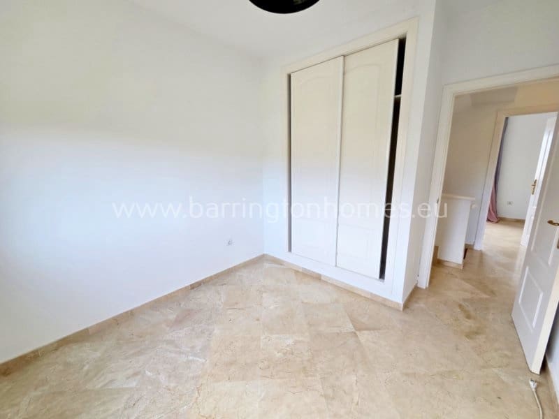 3 soverom Hus til salgs i La Duquesa / Puerto de la Duquesa med svømmebasseng - € 299 000 (Ref: 9821038)