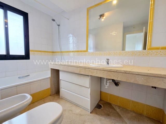 3 soverom Hus til salgs i La Duquesa / Puerto de la Duquesa, Manilva med svømmebasseng - € 299 000 (Ref: 9821038)