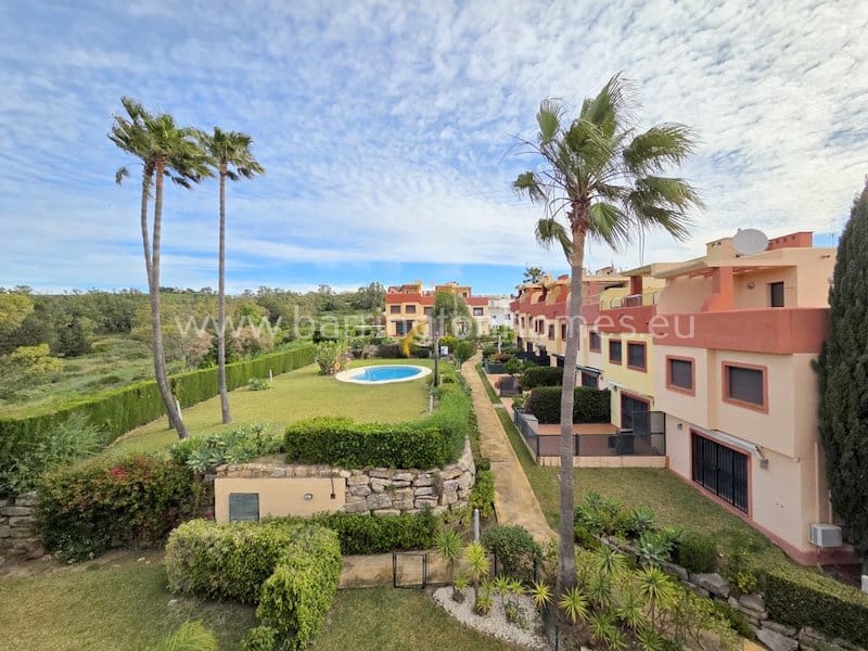 3 soverom Hus til salgs i La Duquesa / Puerto de la Duquesa med svømmebasseng - € 299 000 (Ref: 9821038)