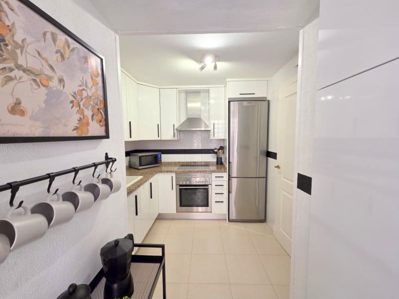 2 chambre Appartement à vendre à La Duquesa / Puerto de la Duquesa avec piscine garage - 295 000 € (Ref: 9841517)