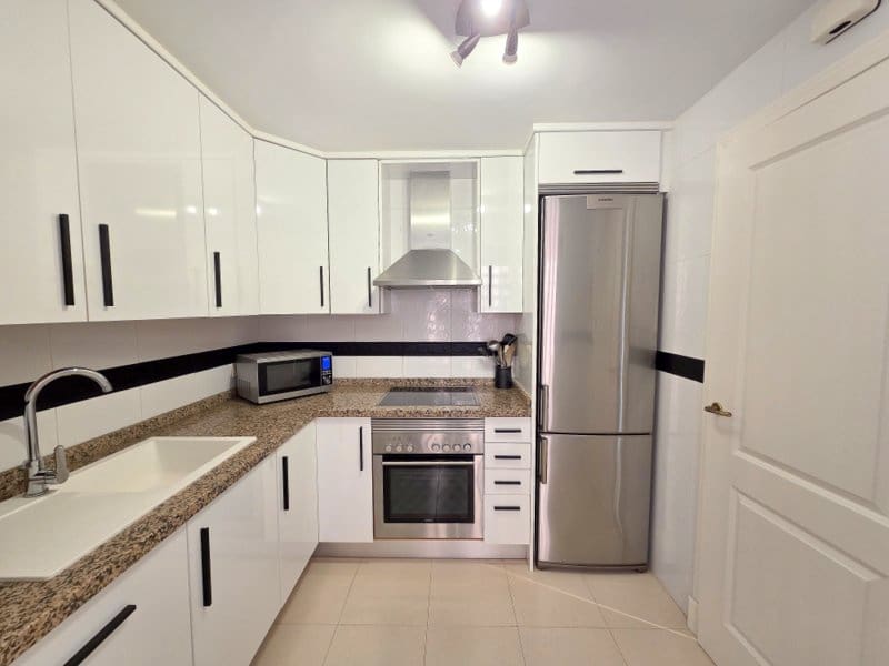 2 chambre Appartement à vendre à La Duquesa / Puerto de la Duquesa avec piscine garage - 295 000 € (Ref: 9841517)