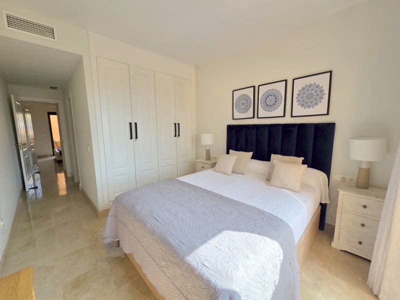 2 chambre Appartement à vendre à La Duquesa / Puerto de la Duquesa avec piscine garage - 295 000 € (Ref: 9841517)