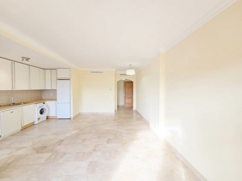 2 chambre Appartement à vendre à Estepona avec piscine garage - 275 000 € (Ref: 9841519)