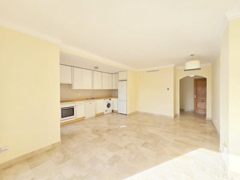 2 chambre Appartement à vendre à Estepona avec piscine garage - 275 000 € (Ref: 9841519)