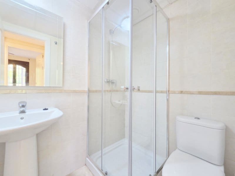 2 chambre Appartement à vendre à Estepona avec piscine garage - 275 000 € (Ref: 9841519)
