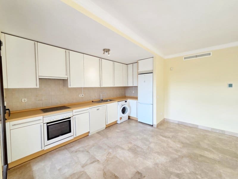 2 chambre Appartement à vendre à Estepona avec piscine garage - 275 000 € (Ref: 9841519)