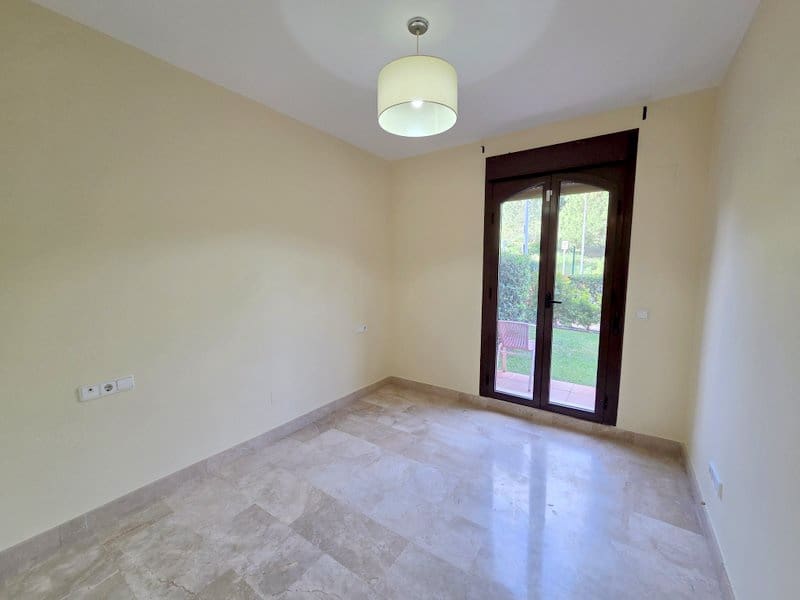 2 chambre Appartement à vendre à Estepona avec piscine garage - 275 000 € (Ref: 9841519)