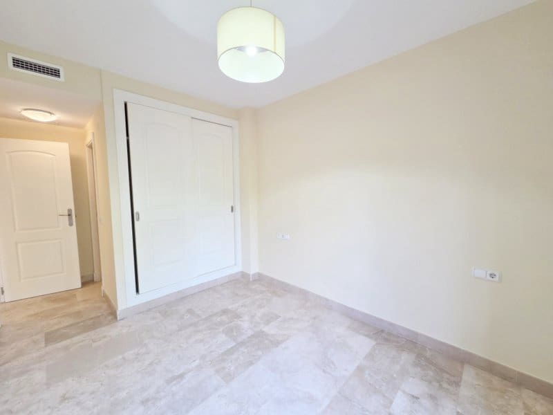 2 chambre Appartement à vendre à Estepona avec piscine garage - 275 000 € (Ref: 9841519)