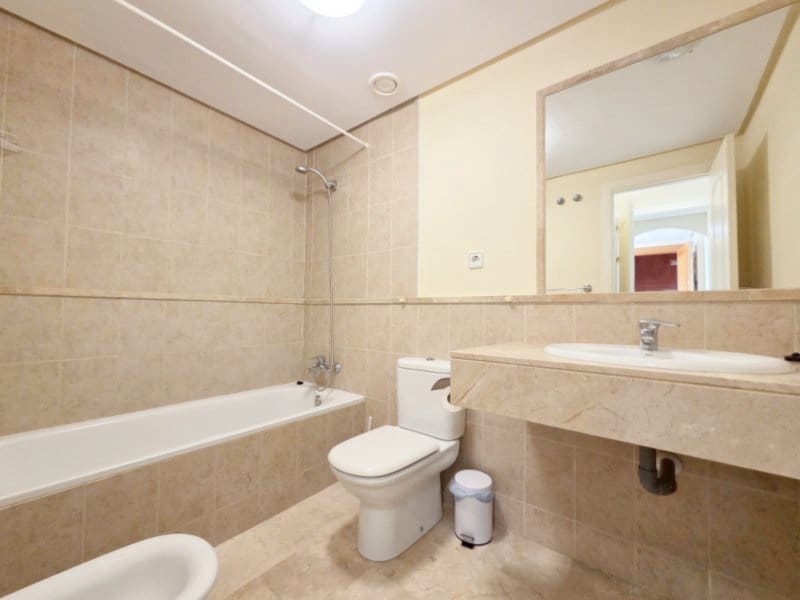 2 chambre Appartement à vendre à Estepona avec piscine garage - 275 000 € (Ref: 9841519)