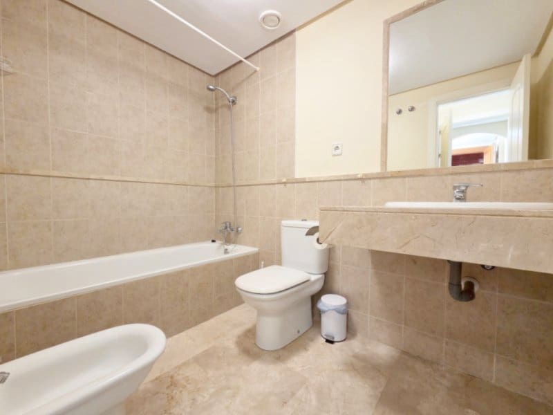 2 chambre Appartement à vendre à Estepona avec piscine garage - 275 000 € (Ref: 9841519)