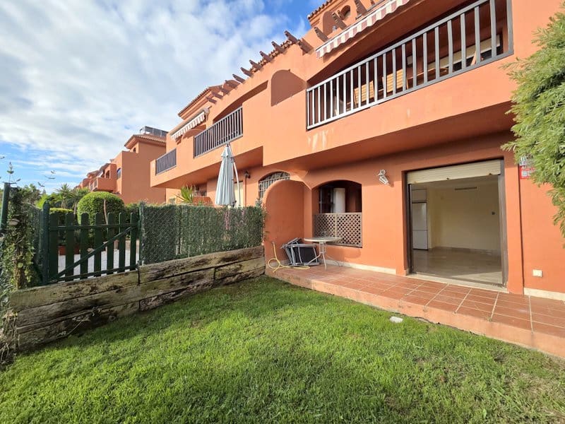 2 chambre Appartement à vendre à Estepona avec piscine garage - 275 000 € (Ref: 9841519)