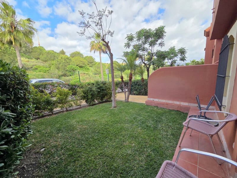 2 chambre Appartement à vendre à Estepona avec piscine garage - 275 000 € (Ref: 9841519)