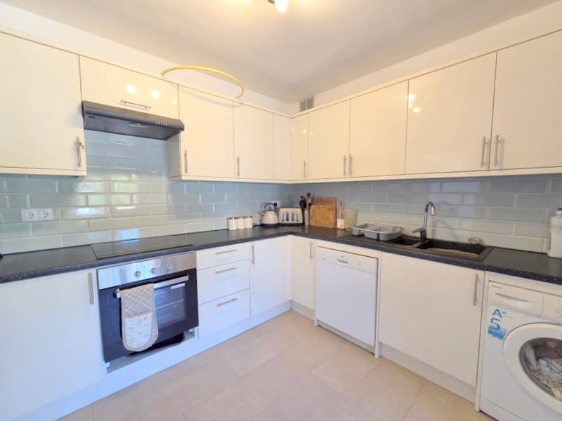 3 quarto Casa em Banda para venda em La Duquesa / Puerto de la Duquesa com piscina garagem - 395 000 € (Ref: 9849757)