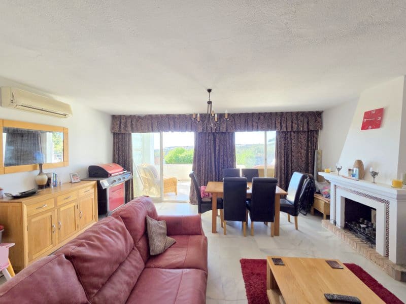 3 quarto Casa em Banda para venda em La Duquesa / Puerto de la Duquesa com piscina garagem - 395 000 € (Ref: 9849757)