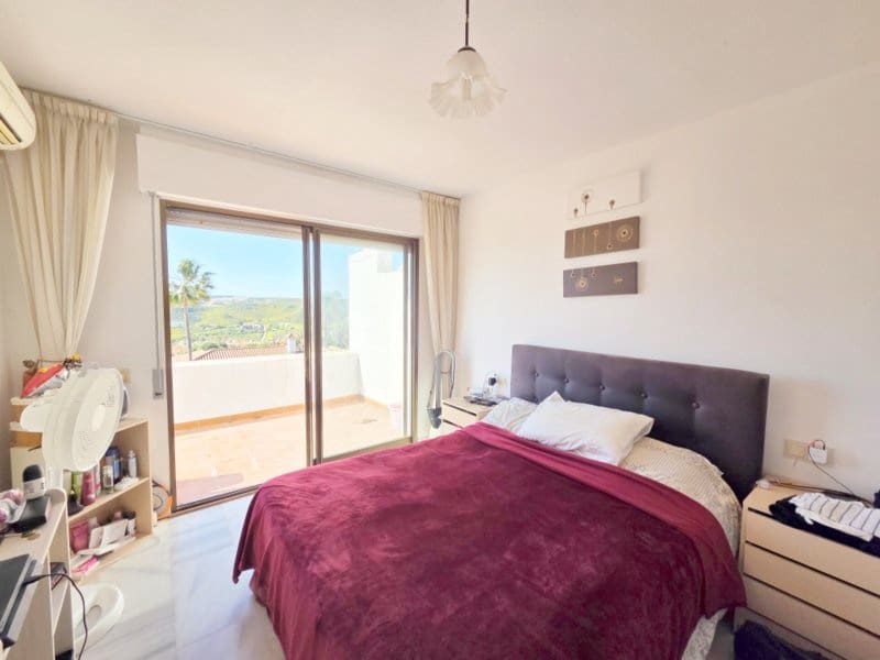 3 quarto Casa em Banda para venda em La Duquesa / Puerto de la Duquesa com piscina garagem - 395 000 € (Ref: 9849757)