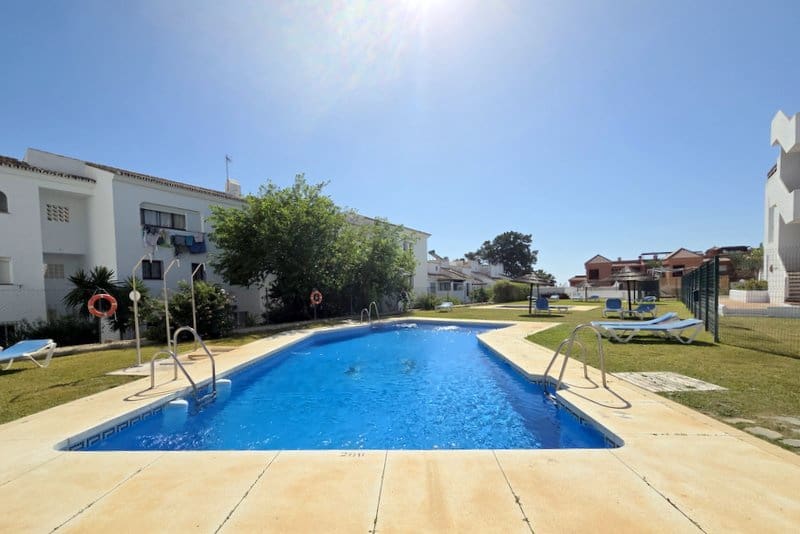 2 Zimmer Apartment zu verkaufen in La Duquesa / Puerto de la Duquesa mit Pool Garage - 230.000 € (Ref: 9889397)