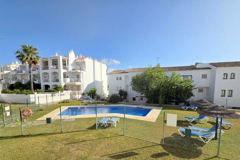 2 Zimmer Apartment zu verkaufen in La Duquesa / Puerto de la Duquesa mit Pool Garage - 230.000 € (Ref: 9889397)