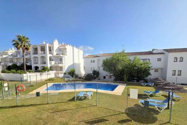 2 bedroom Apartment for sale in La Duquesa / Puerto de la Duquesa, Manilva with pool garage - € 230,000 (Ref: 9889397)