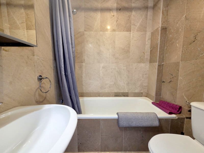 2 Zimmer Apartment zu verkaufen in La Duquesa / Puerto de la Duquesa mit Pool Garage - 230.000 € (Ref: 9889397)