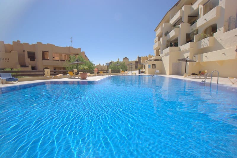 2 soverom Leilighet til salgs i La Duquesa / Puerto de la Duquesa med svømmebasseng garasje - € 295 000 (Ref: 9922857)