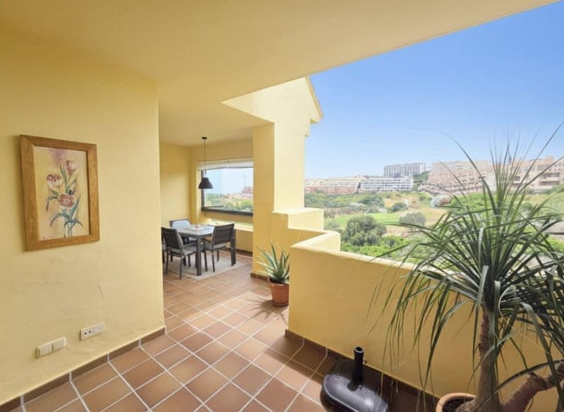 2 soverom Leilighet til salgs i La Duquesa / Puerto de la Duquesa med svømmebasseng garasje - € 295 000 (Ref: 9922857)