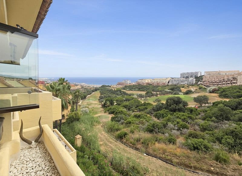 2 soverom Leilighet til salgs i La Duquesa / Puerto de la Duquesa med svømmebasseng garasje - € 295 000 (Ref: 9922857)