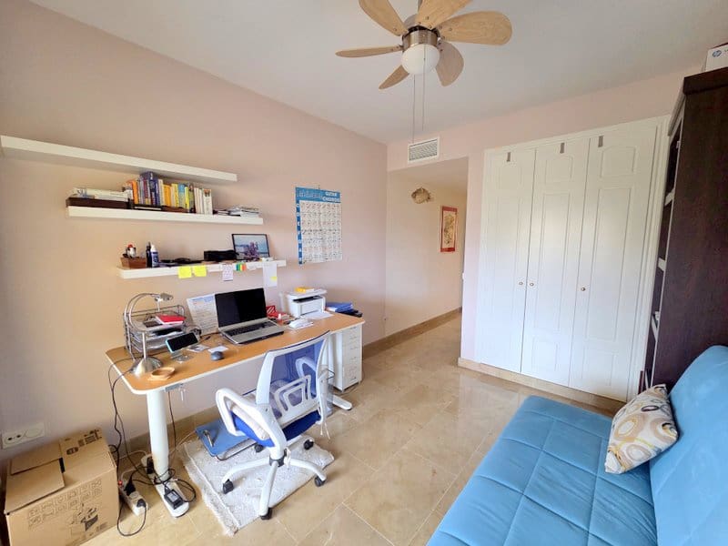 2 soverom Leilighet til salgs i La Duquesa / Puerto de la Duquesa med svømmebasseng garasje - € 295 000 (Ref: 9922857)