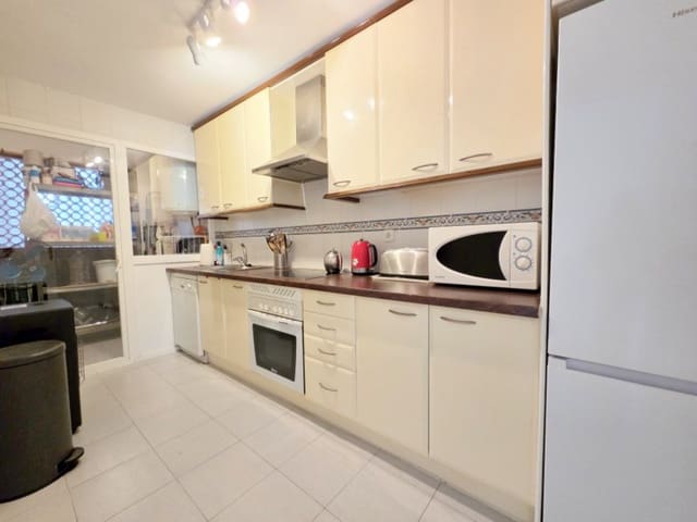 2 quarto Apartamento para venda em La Duquesa / Puerto de la Duquesa, Manilva com piscina - 245 000 € (Ref: 9941153)