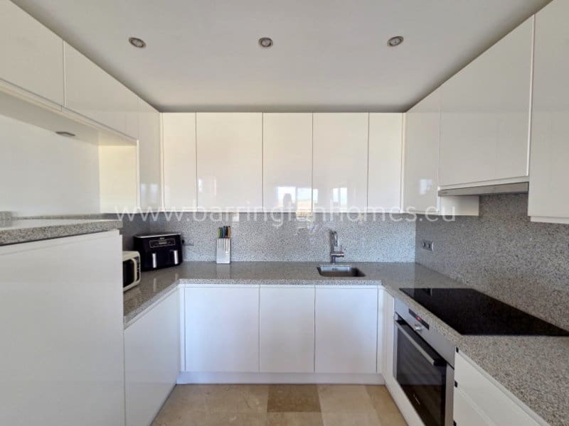 3 soverom Penthouse til salgs i La Duquesa / Puerto de la Duquesa med svømmebasseng garasje - € 379 000 (Ref: 9950235)