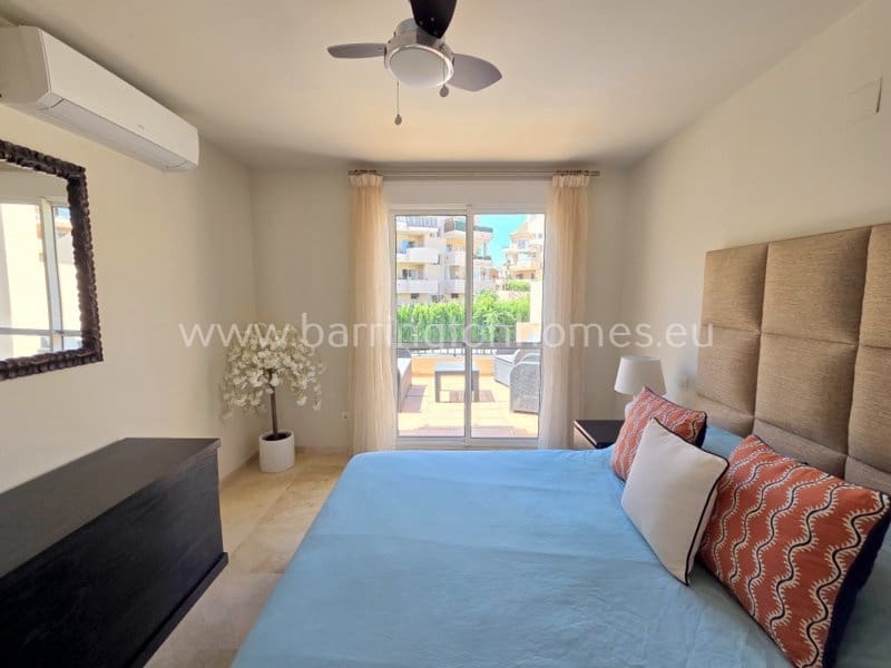 3 soverom Penthouse til salgs i La Duquesa / Puerto de la Duquesa med svømmebasseng garasje - € 379 000 (Ref: 9950235)