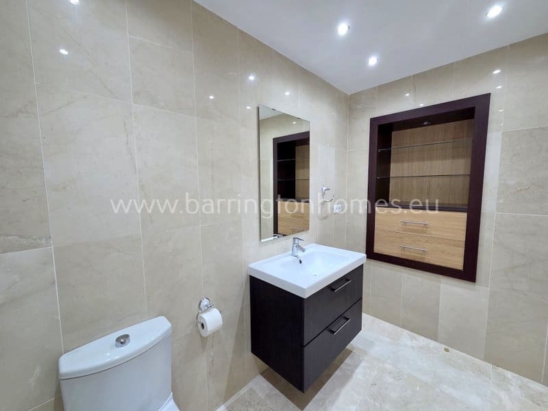 3 soverom Penthouse til salgs i La Duquesa / Puerto de la Duquesa med svømmebasseng garasje - € 379 000 (Ref: 9950235)