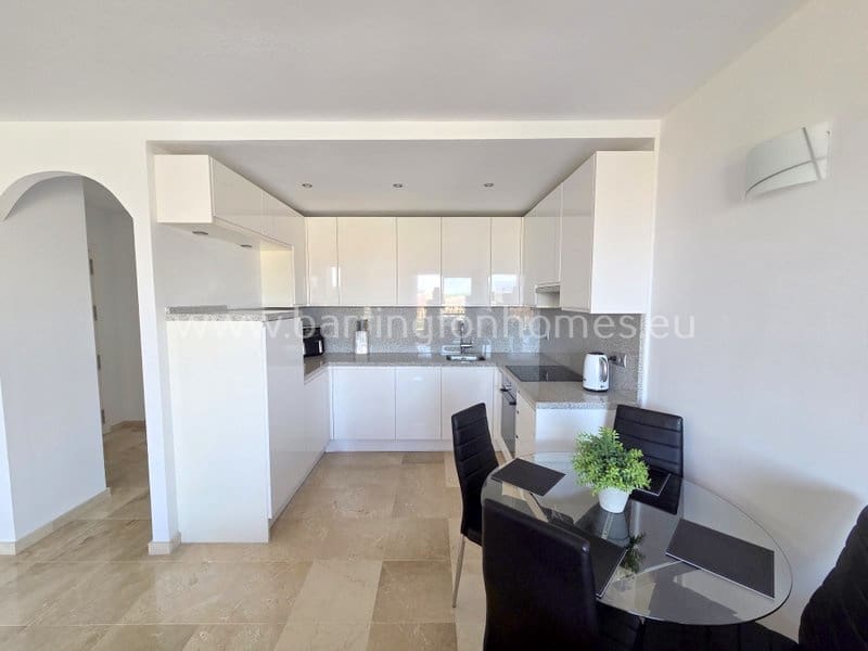 3 soverom Penthouse til salgs i La Duquesa / Puerto de la Duquesa med svømmebasseng garasje - € 379 000 (Ref: 9950235)
