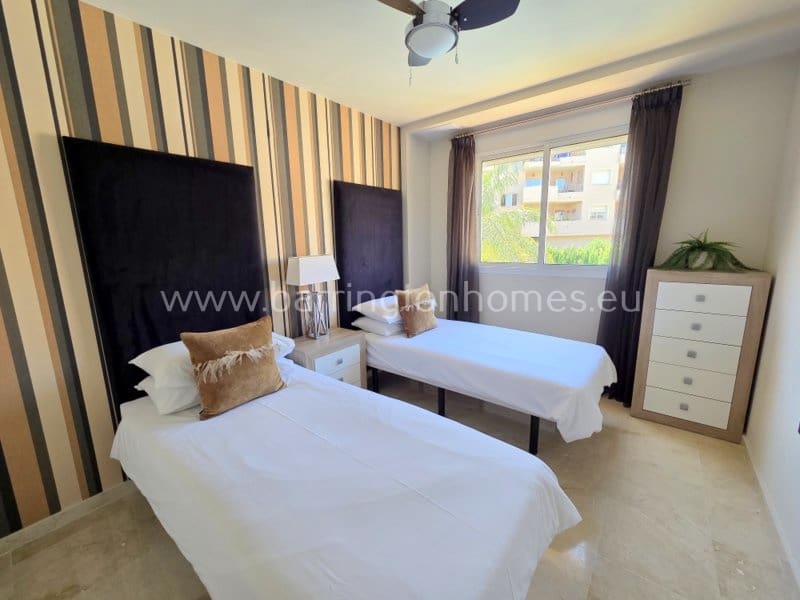 3 soverom Penthouse til salgs i La Duquesa / Puerto de la Duquesa med svømmebasseng garasje - € 379 000 (Ref: 9950235)