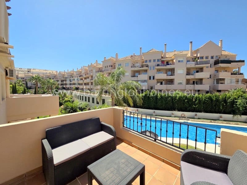 3 soverom Penthouse til salgs i La Duquesa / Puerto de la Duquesa med svømmebasseng garasje - € 379 000 (Ref: 9950235)