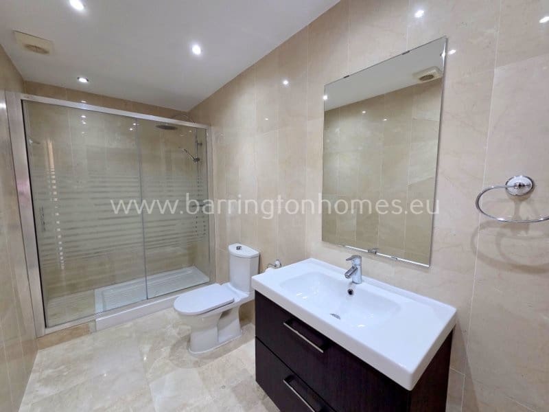 3 soverom Penthouse til salgs i La Duquesa / Puerto de la Duquesa med svømmebasseng garasje - € 379 000 (Ref: 9950235)