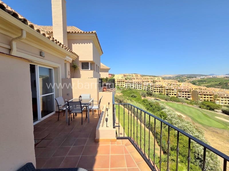 3 soverom Penthouse til salgs i La Duquesa / Puerto de la Duquesa med svømmebasseng garasje - € 379 000 (Ref: 9950235)