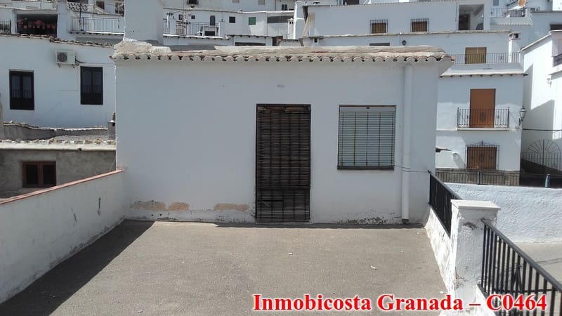 3 soveværelse Byhus til salg i Yegen med garage - € 75.000 (Ref: 3034913)