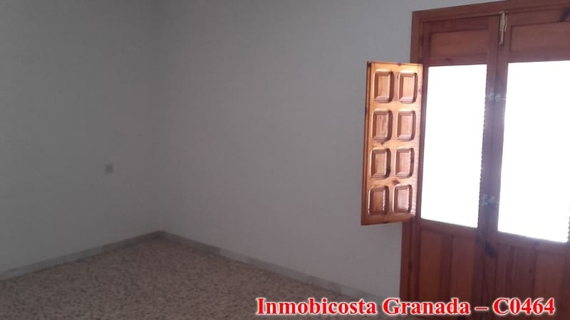 3 soveværelse Byhus til salg i Yegen med garage - € 75.000 (Ref: 3034913)