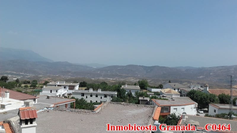 3 soveværelse Byhus til salg i Yegen med garage - € 75.000 (Ref: 3034913)