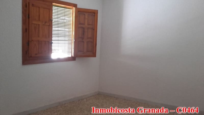 3 soveværelse Byhus til salg i Yegen med garage - € 75.000 (Ref: 3034913)