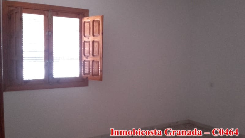 3 soveværelse Byhus til salg i Yegen med garage - € 75.000 (Ref: 3034913)