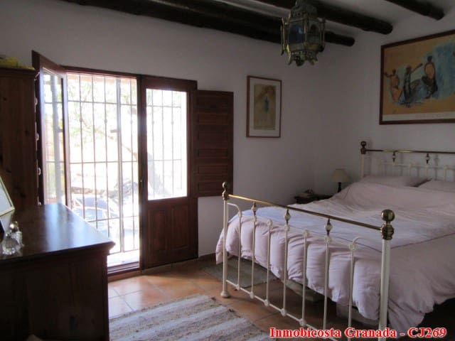 4 slaapkamer Finca/Landhuis te koop in Cadiar met garage - € 155.000 (Ref: 3179480)