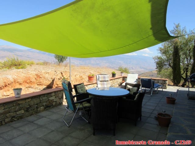 4 slaapkamer Finca/Landhuis te koop in Cadiar met garage - € 155.000 (Ref: 3179480)