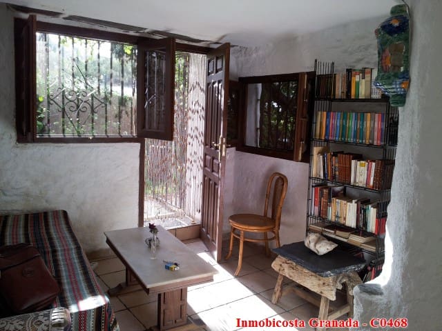 4 makuuhuone Omakotitalo myytävänä paikassa Cádiar mukana 
autotalli - 190 000 € (Ref: 3197259)