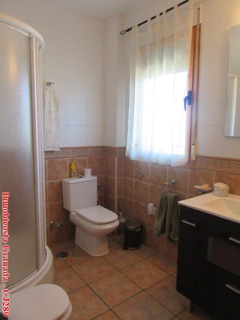 5 quarto Quinta/Casa Rural para venda em Albondon com garagem - 250 000 € (Ref: 4005385)